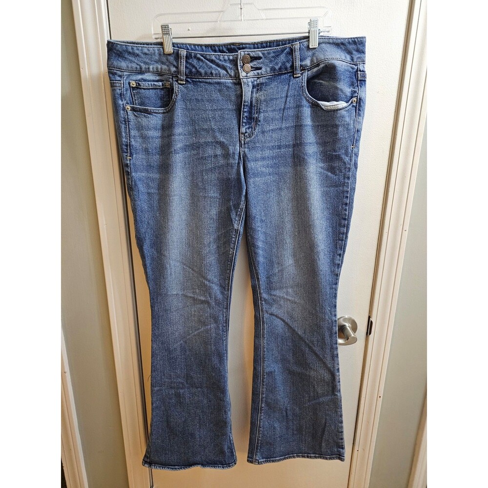 American Eagle Artist Flare Jeans - 18